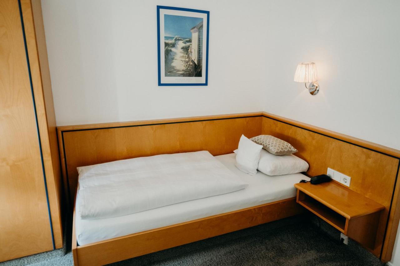 Hotel Crystal Саарбрюкен Екстериор снимка