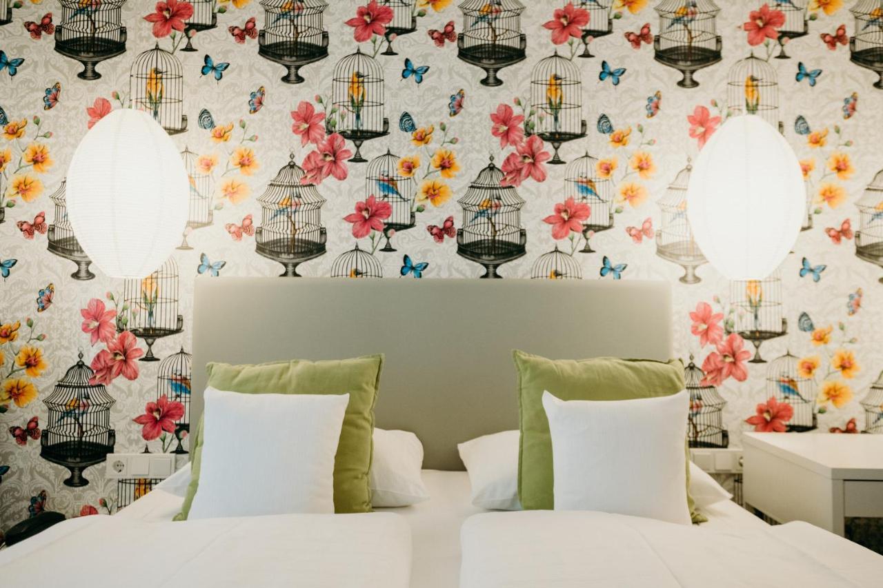 Hotel Crystal Саарбрюкен Екстериор снимка