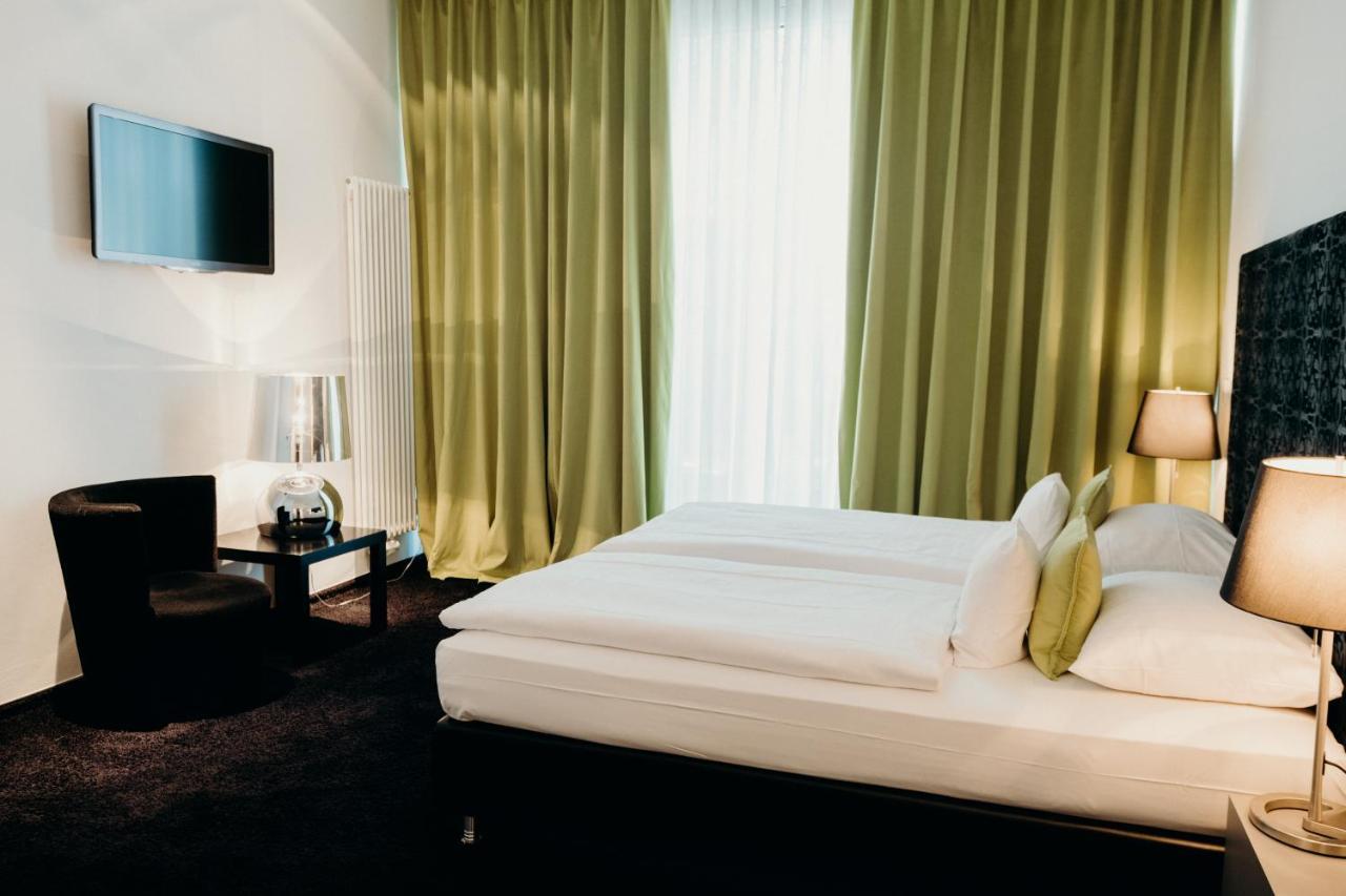 Hotel Crystal Саарбрюкен Екстериор снимка