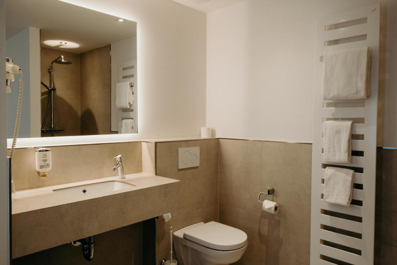 Hotel Crystal Саарбрюкен Екстериор снимка