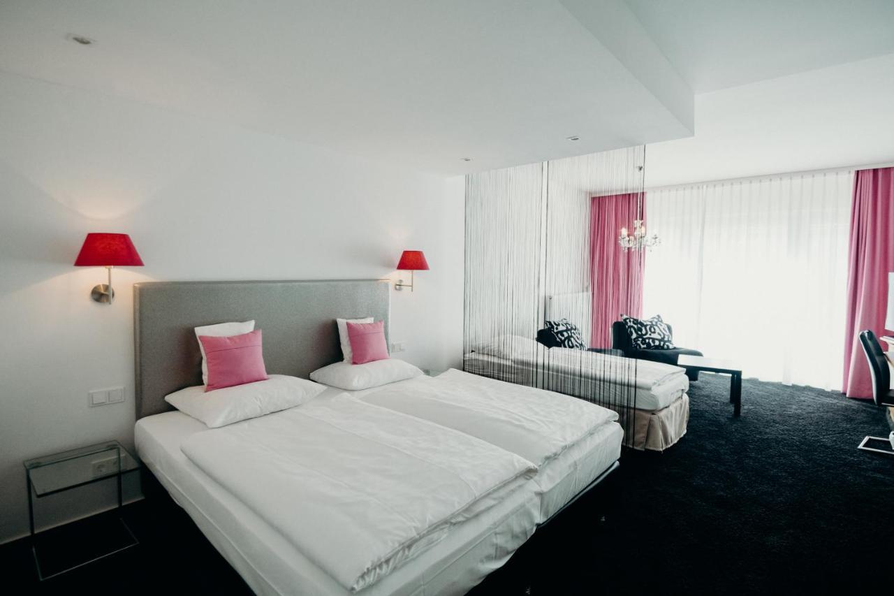 Hotel Crystal Саарбрюкен Екстериор снимка