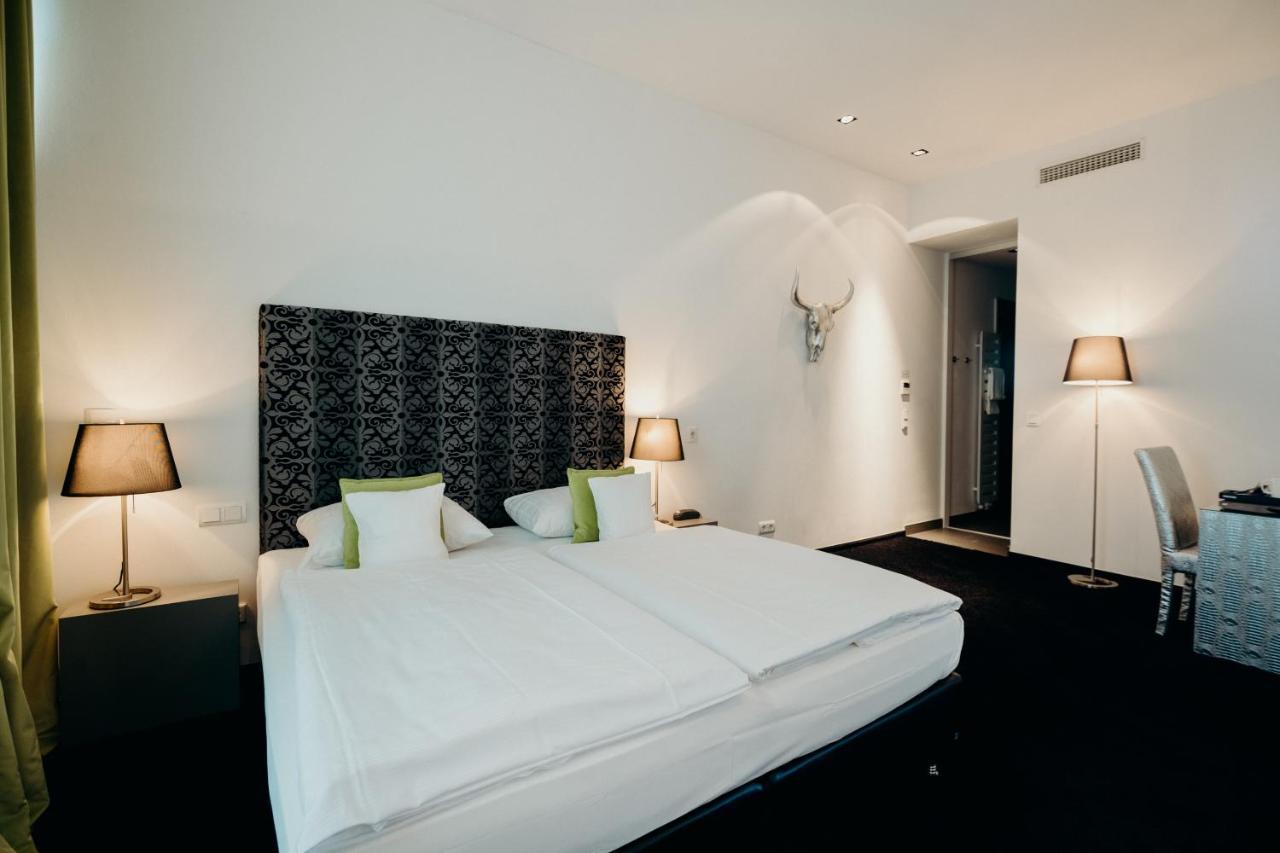 Hotel Crystal Саарбрюкен Екстериор снимка