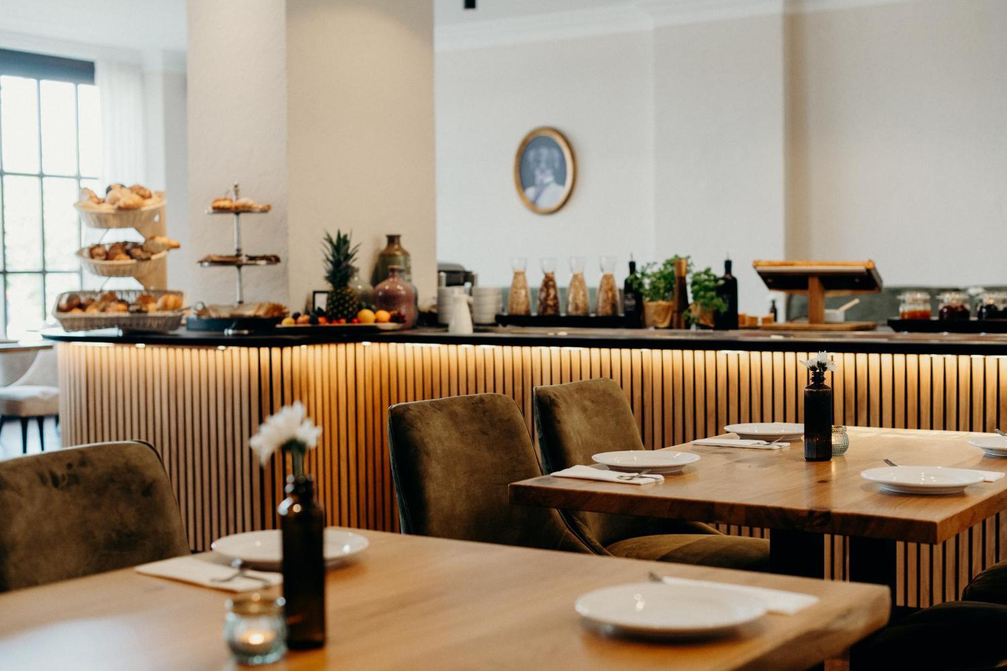 Hotel Crystal Саарбрюкен Екстериор снимка