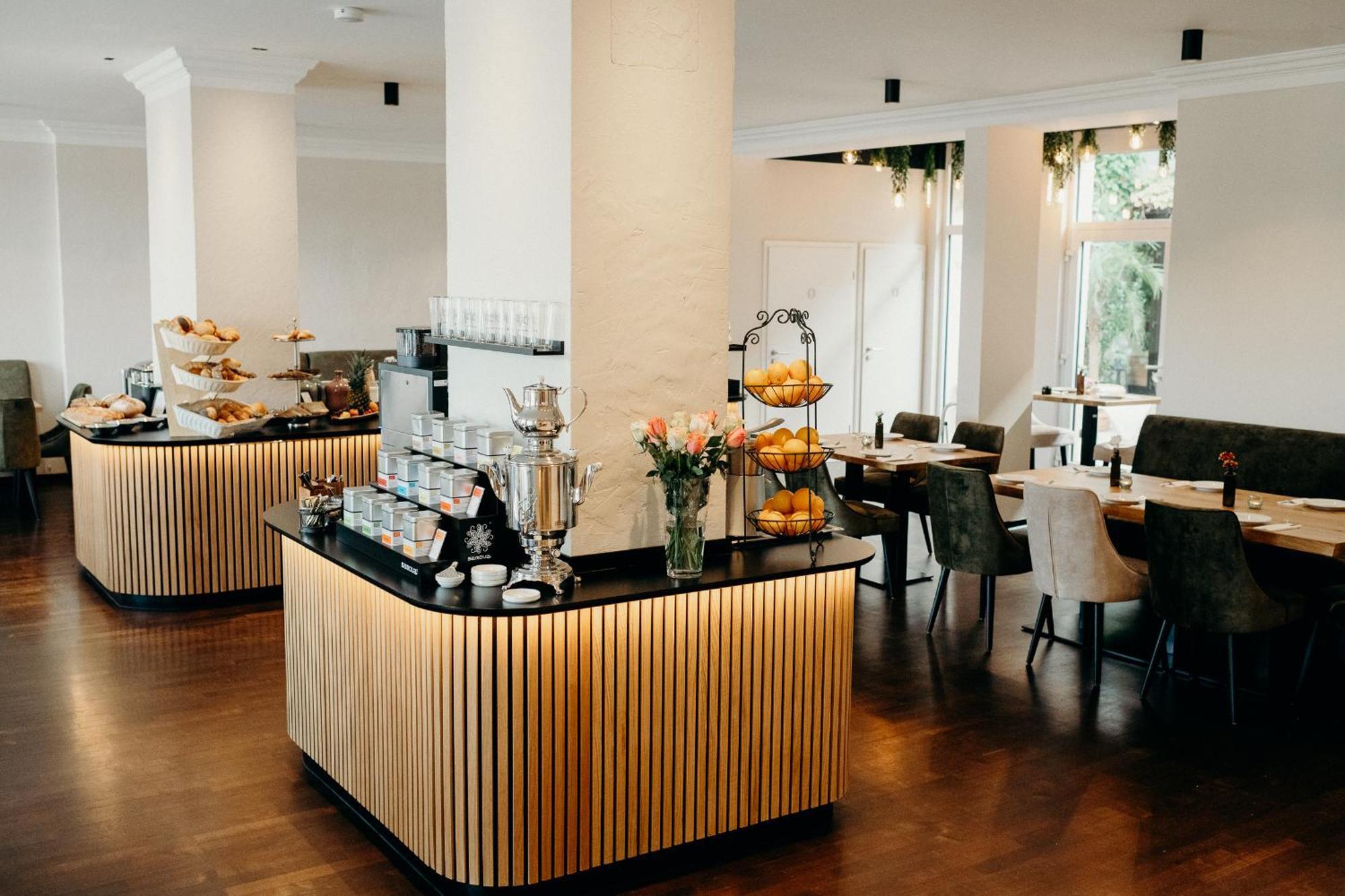 Hotel Crystal Саарбрюкен Екстериор снимка
