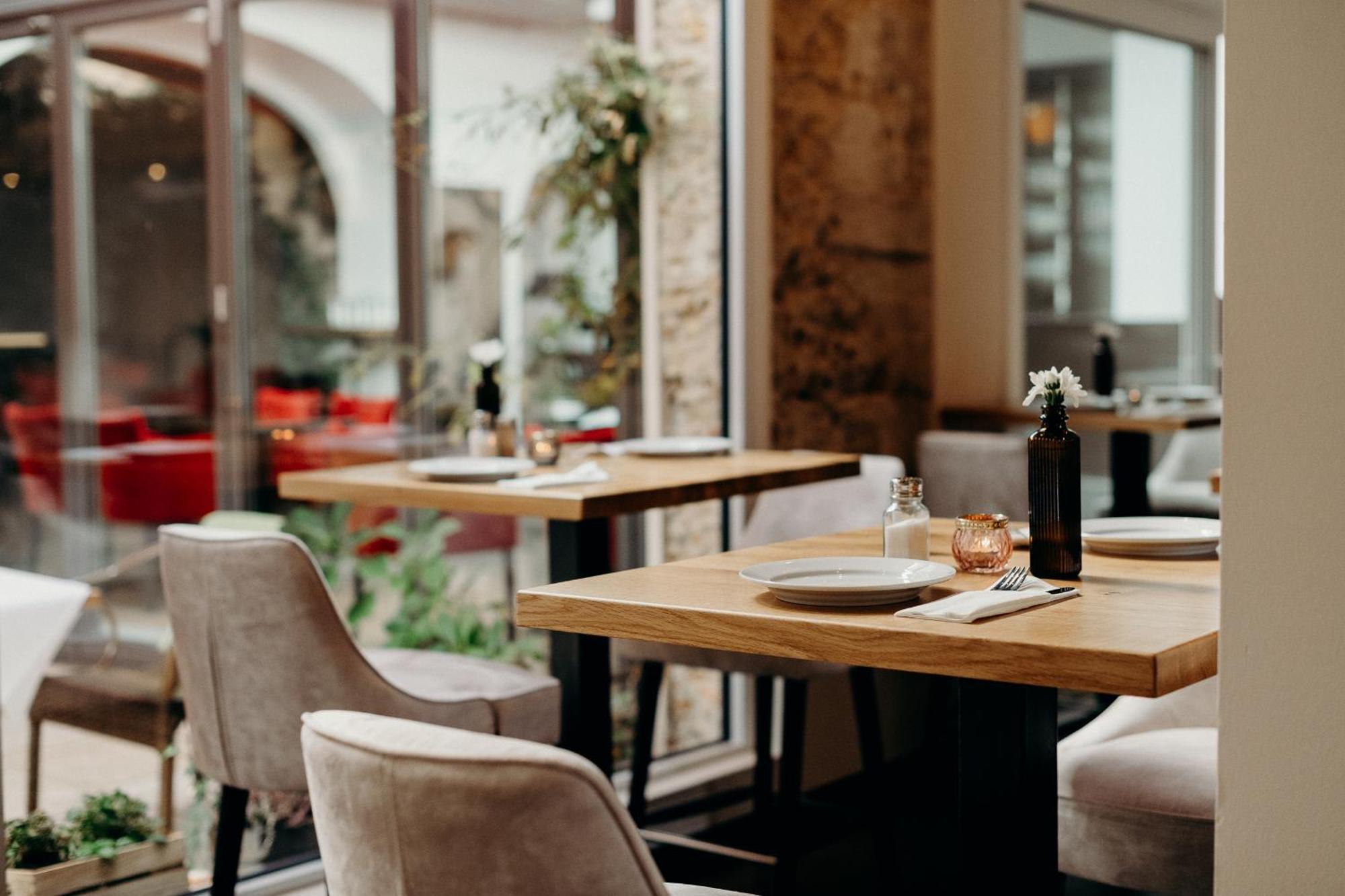 Hotel Crystal Саарбрюкен Екстериор снимка