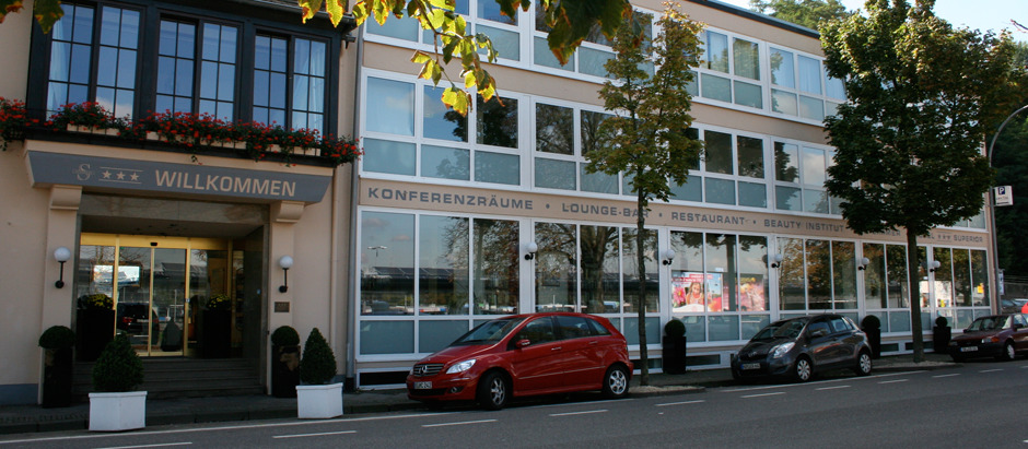 Hotel Crystal Саарбрюкен Екстериор снимка